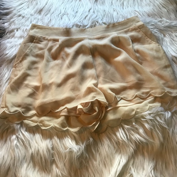 Bella Donna Shorts - Picture 1 of 5
